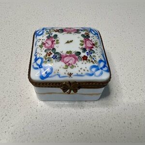 Antique Limoges France Hand Painted Flower Motif Porcelain Pill Trinket Box MINT